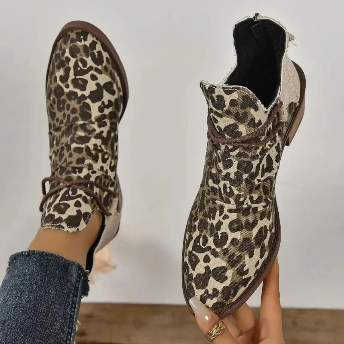 2024 Stivali da donna di lusso di vendita caldi Modello leopardato Pu Cerniera Stivaletti alla moda Stivaletti Chelsea con tacco