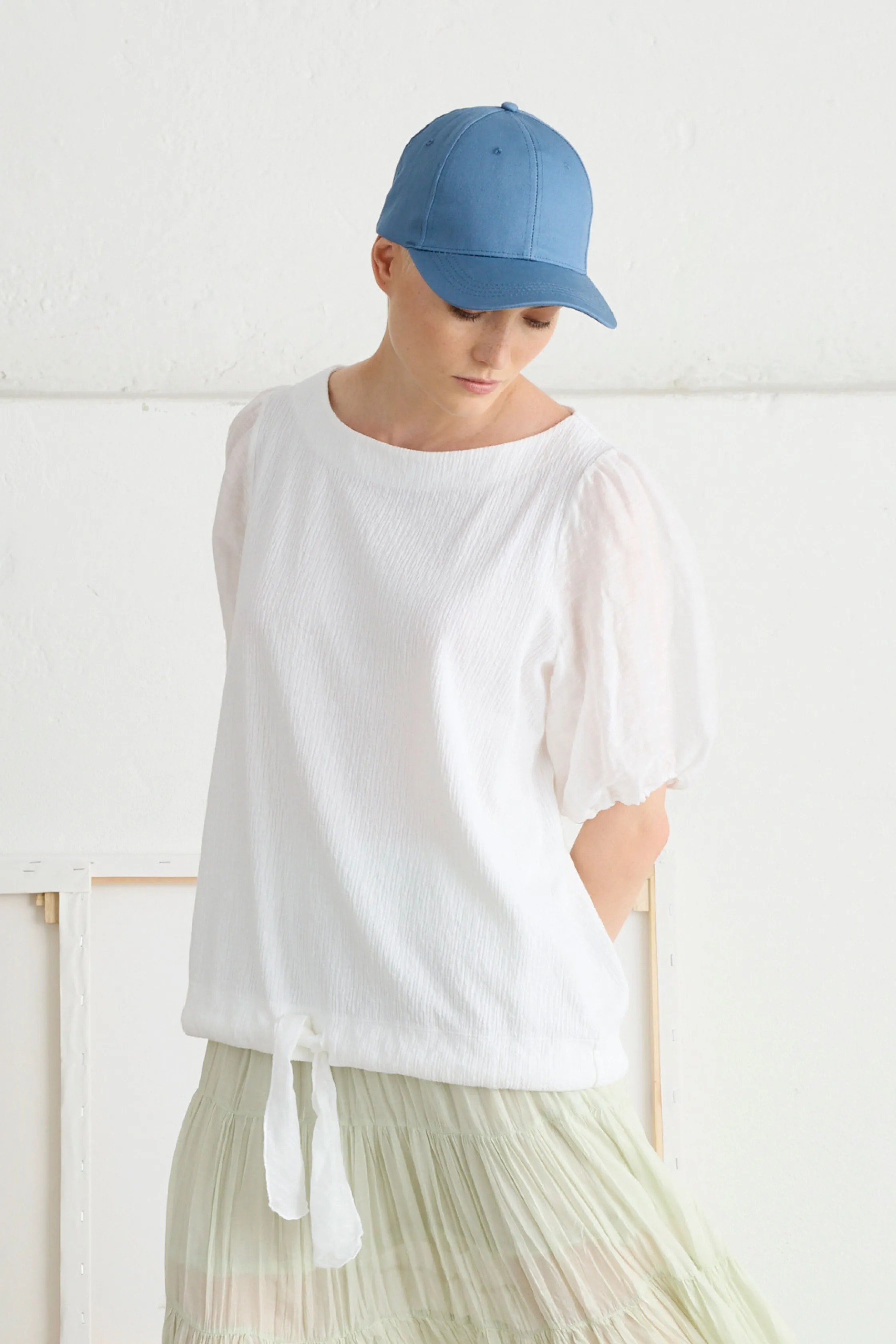 Blouse with Balloon Sleeves in Linen and Cotton Garment Dyed 36E0 2568