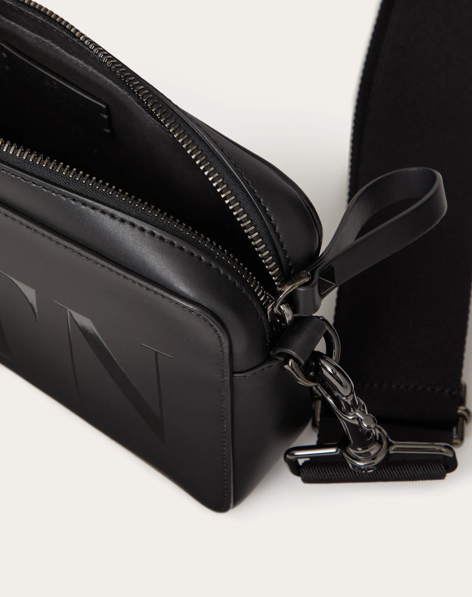 BORSA A TRACOLLA VLTN IN PELLE