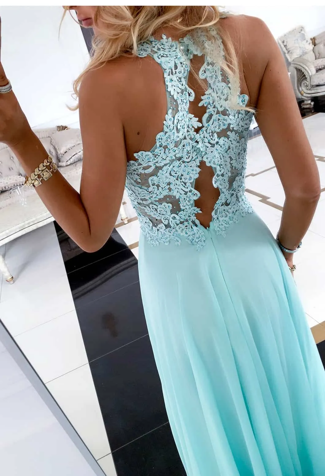 Elegante abito in tessuto velato di colore VERDE ACQUA