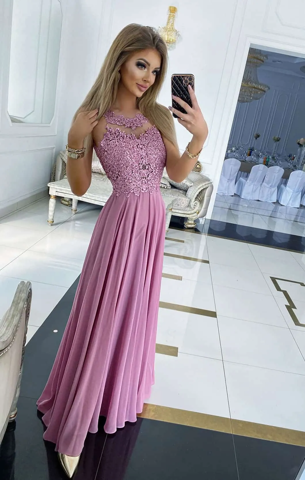 Elegante abito in tessuto velato glicine