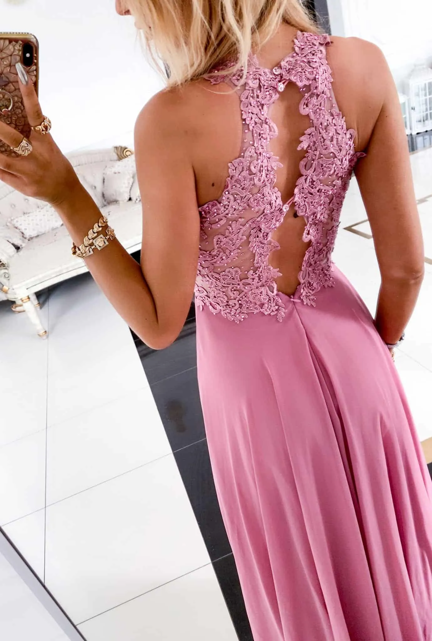 Elegante abito in tessuto velato glicine