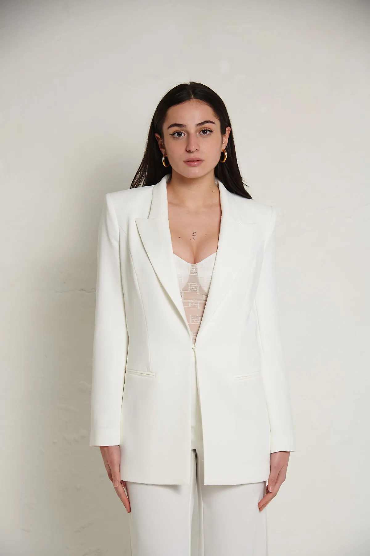 Elisabetta Franchi – Tailleur avorio, giacca e pantalone in crèpe