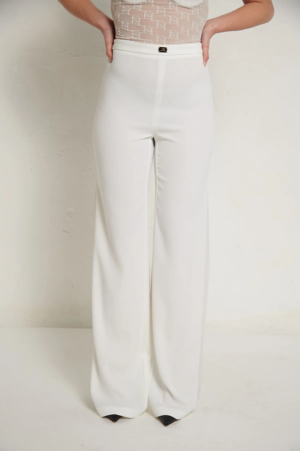 Elisabetta Franchi – Tailleur avorio, giacca e pantalone in crèpe