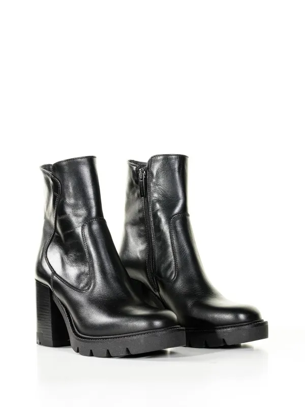 Leather ankle boot