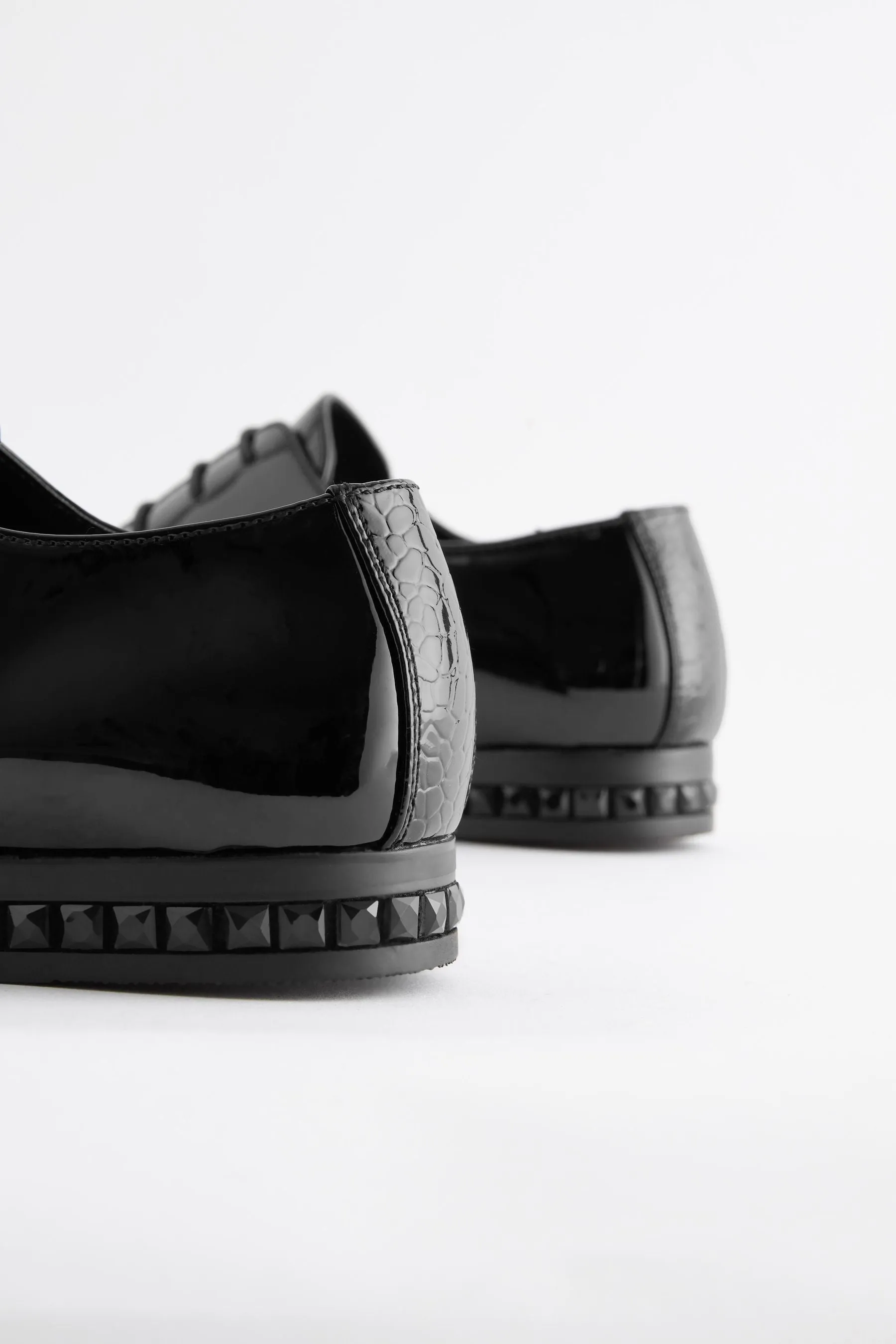 Nero  - Scarpe Derby in vernice con strass