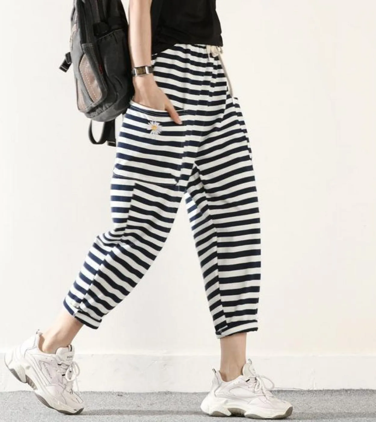 Nuovo arrivo estate moda donna elastico in vita pantaloni larghi al polpaccio fiore ricamo cotone a righe pantaloni harem V356