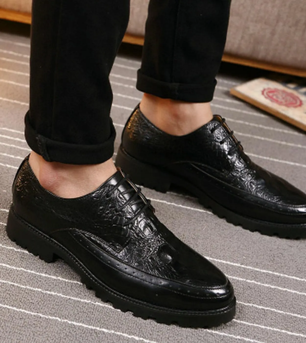 Nuovo stilista di moda Uomo di lusso Scarpe da cerimonia in pelle Scarpe eleganti da uomo Scarpe oxford a punta Mocassini Scarpe