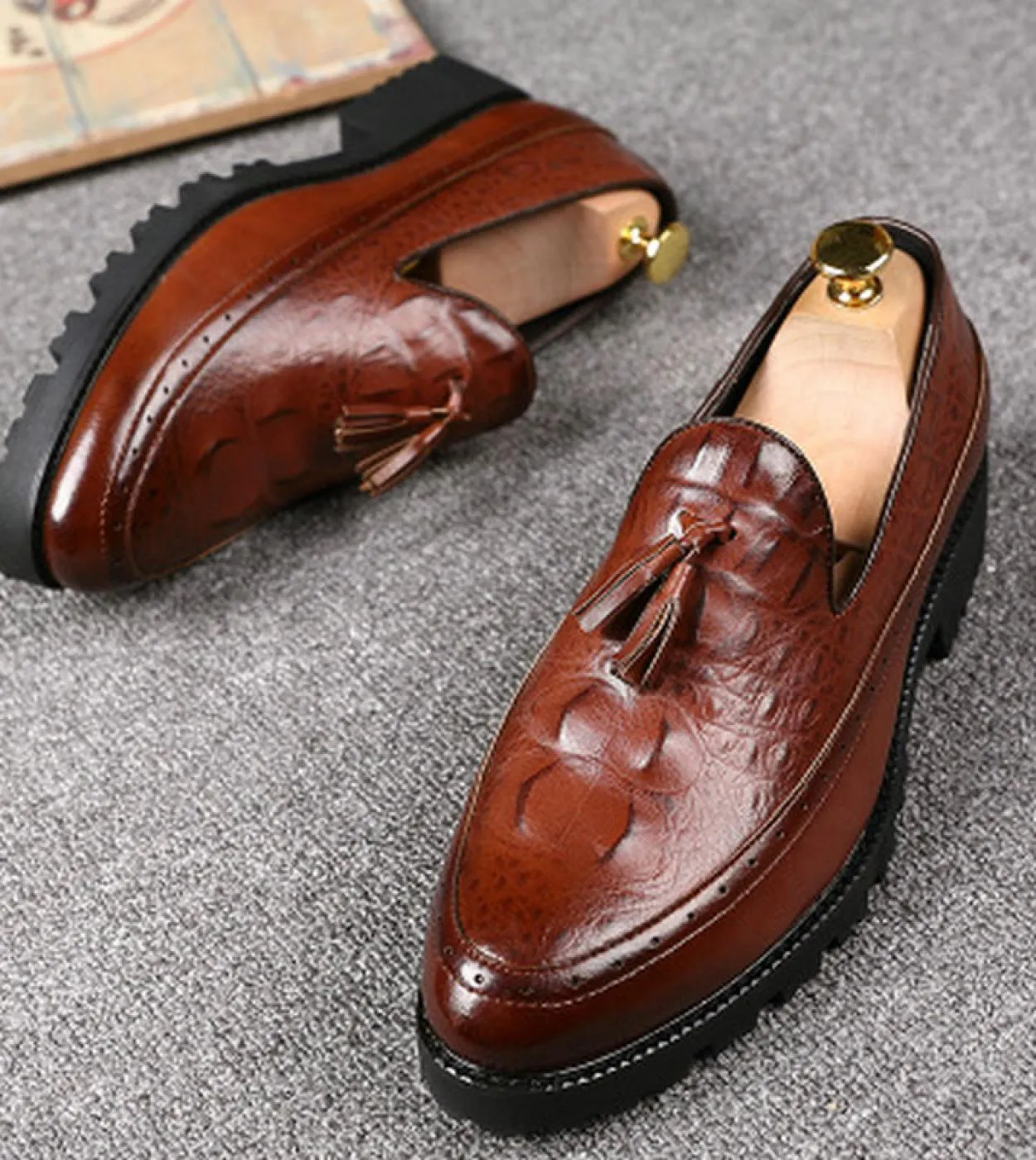 Nuovo stilista di moda Uomo di lusso Scarpe da cerimonia in pelle Scarpe eleganti da uomo Scarpe oxford a punta Mocassini Scarpe