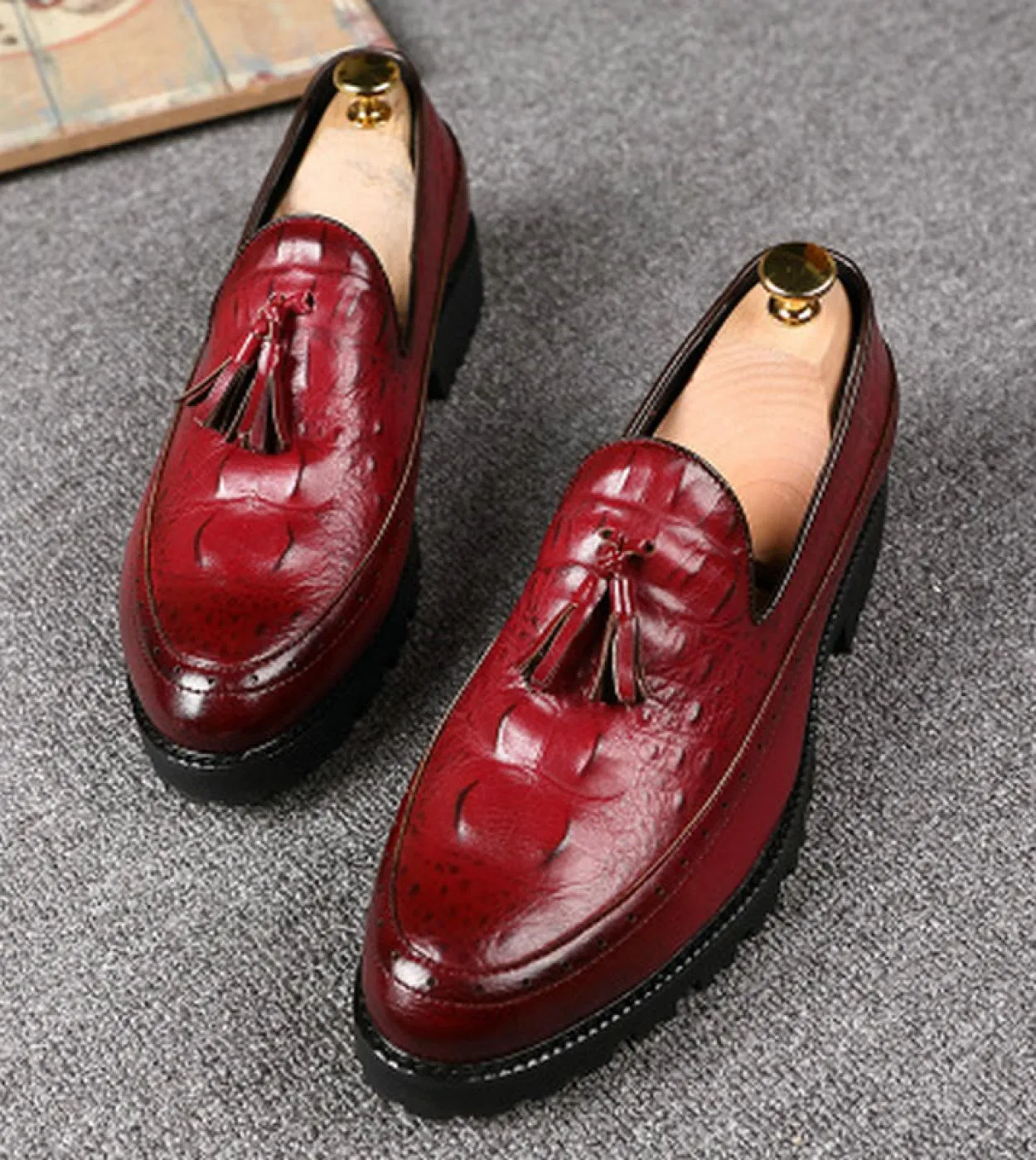 Nuovo stilista di moda Uomo di lusso Scarpe da cerimonia in pelle Scarpe eleganti da uomo Scarpe oxford a punta Mocassini Scarpe