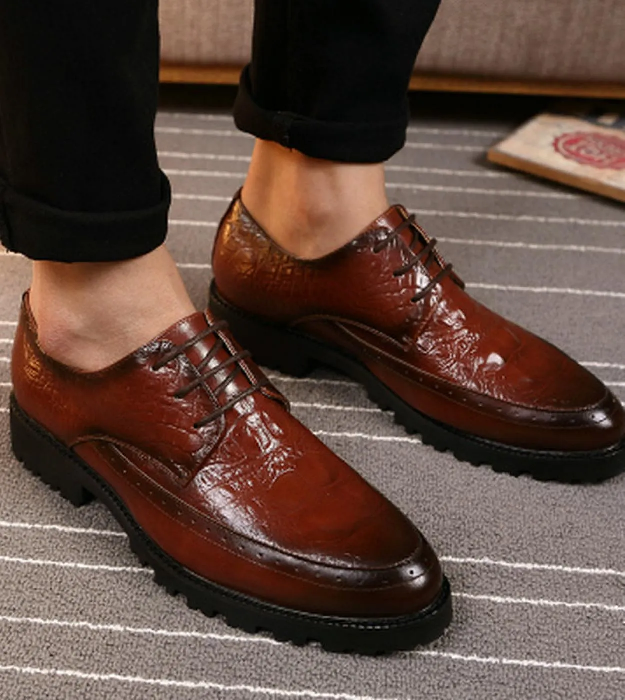 Nuovo stilista di moda Uomo di lusso Scarpe da cerimonia in pelle Scarpe eleganti da uomo Scarpe oxford a punta Mocassini Scarpe