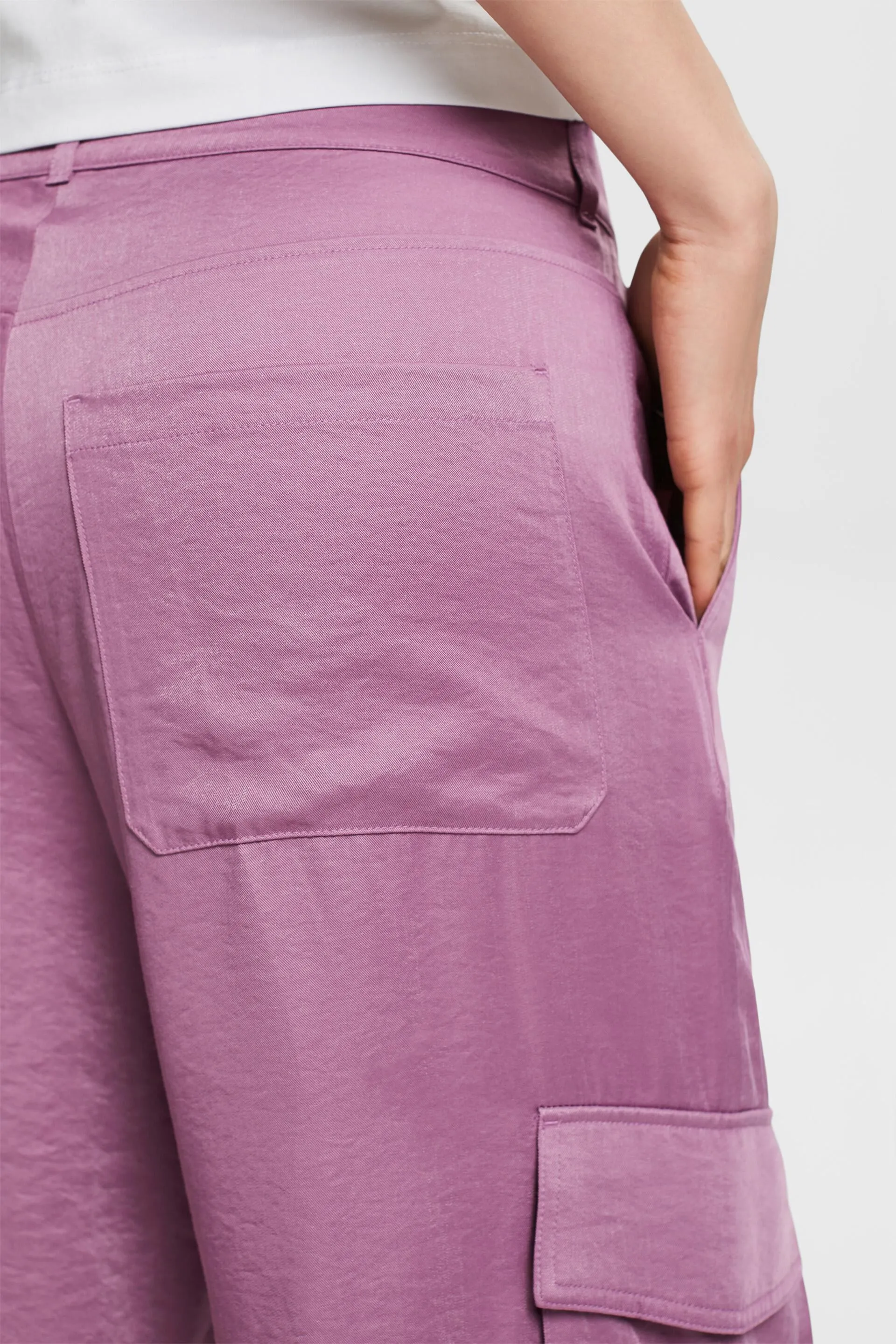 Pantaloni cargo a gamba larga in raso