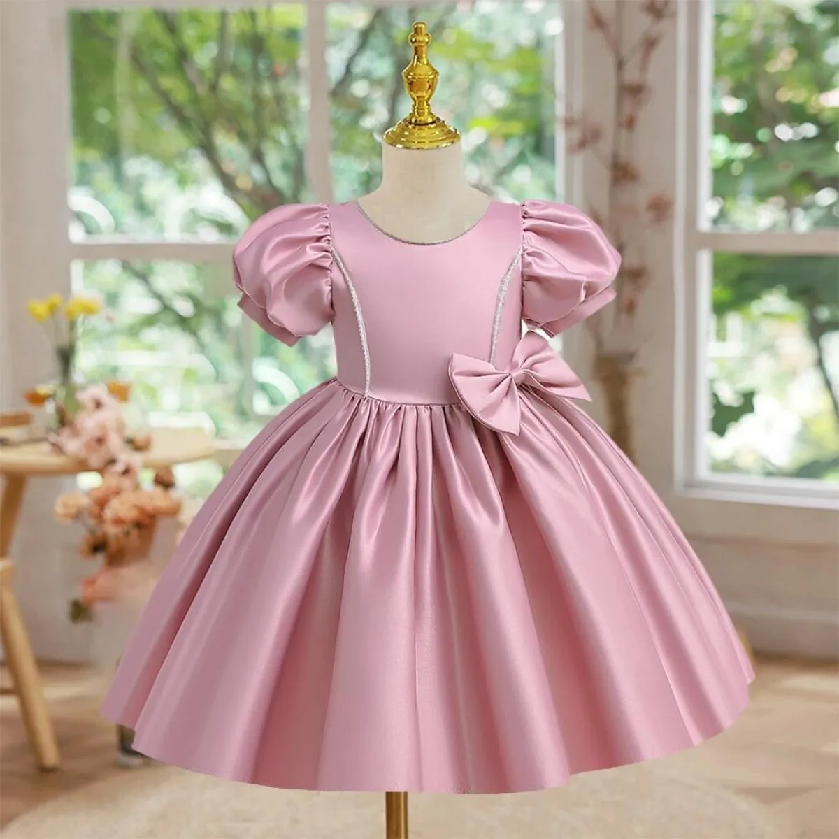Ragazza con grande fiocco da sera, festa, abito da principessa, per bambini, spettacolo formale, gala, tutu, abito per 3 6 8 ann