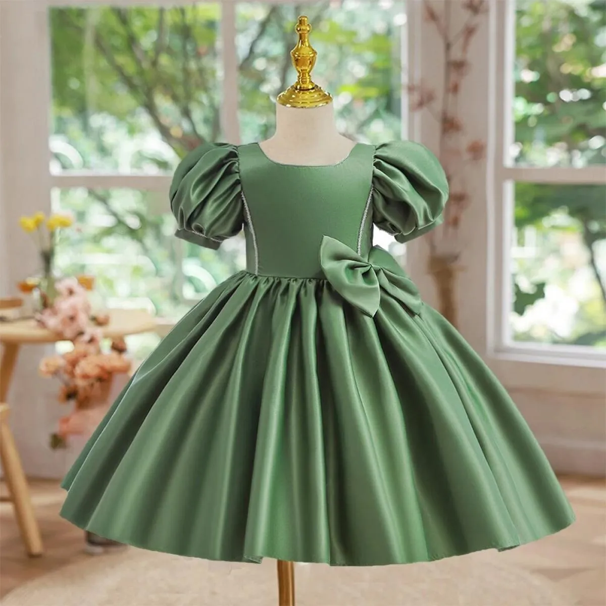 Ragazza con grande fiocco da sera, festa, abito da principessa, per bambini, spettacolo formale, gala, tutu, abito per 3 6 8 ann