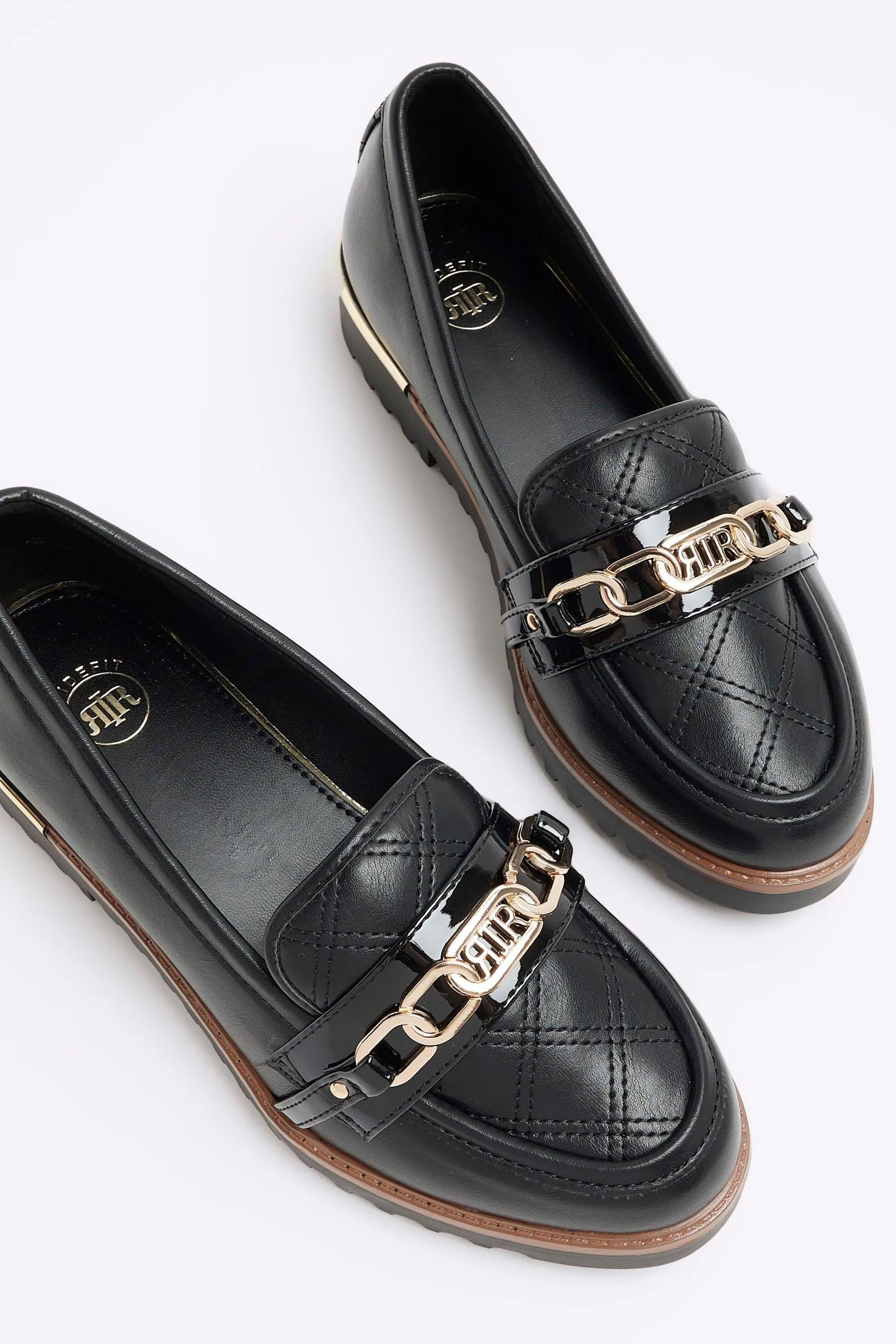 River Island Vestibilità ampia - Mocassini trapuntati con catena