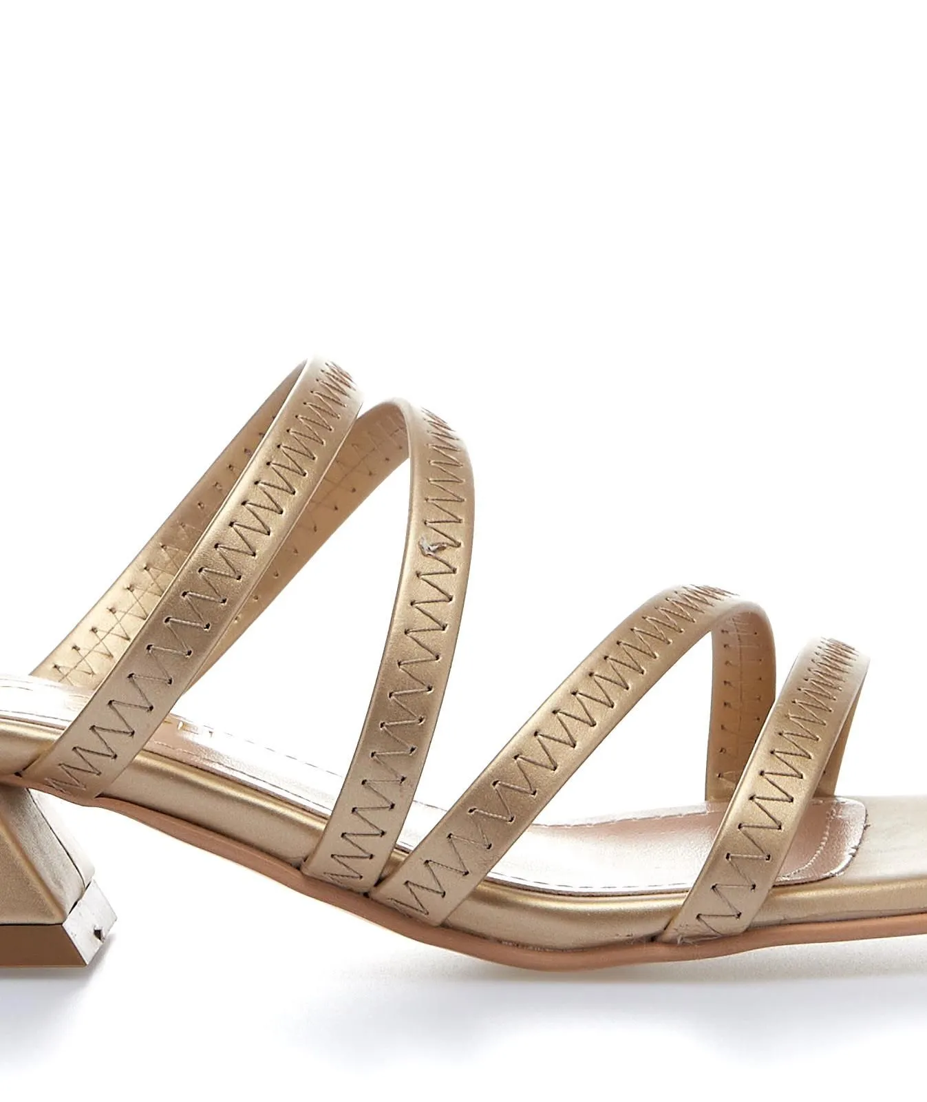 Sandali oro con tacco basso