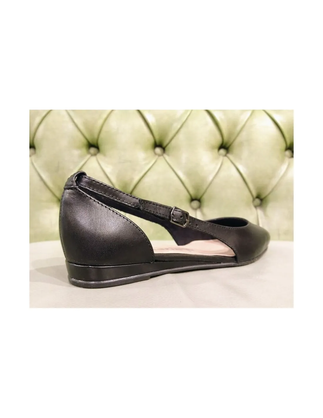 Scarpe aperte ai lati