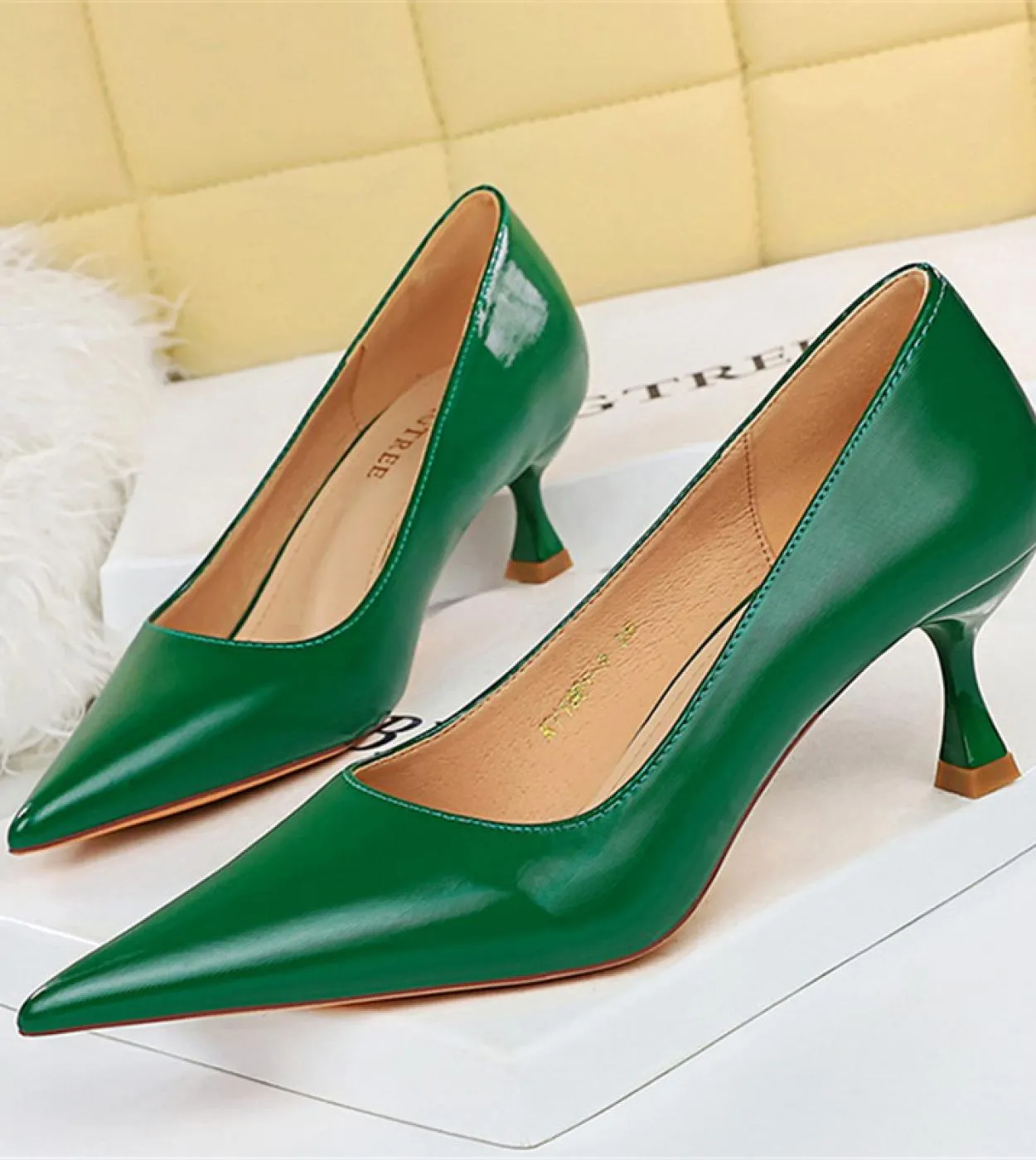 Scarpe da sposa Scarpe da donna con tacco basso verde Scarpe con tacco basso verde Scarpe con tacco gattino verde Décolleté