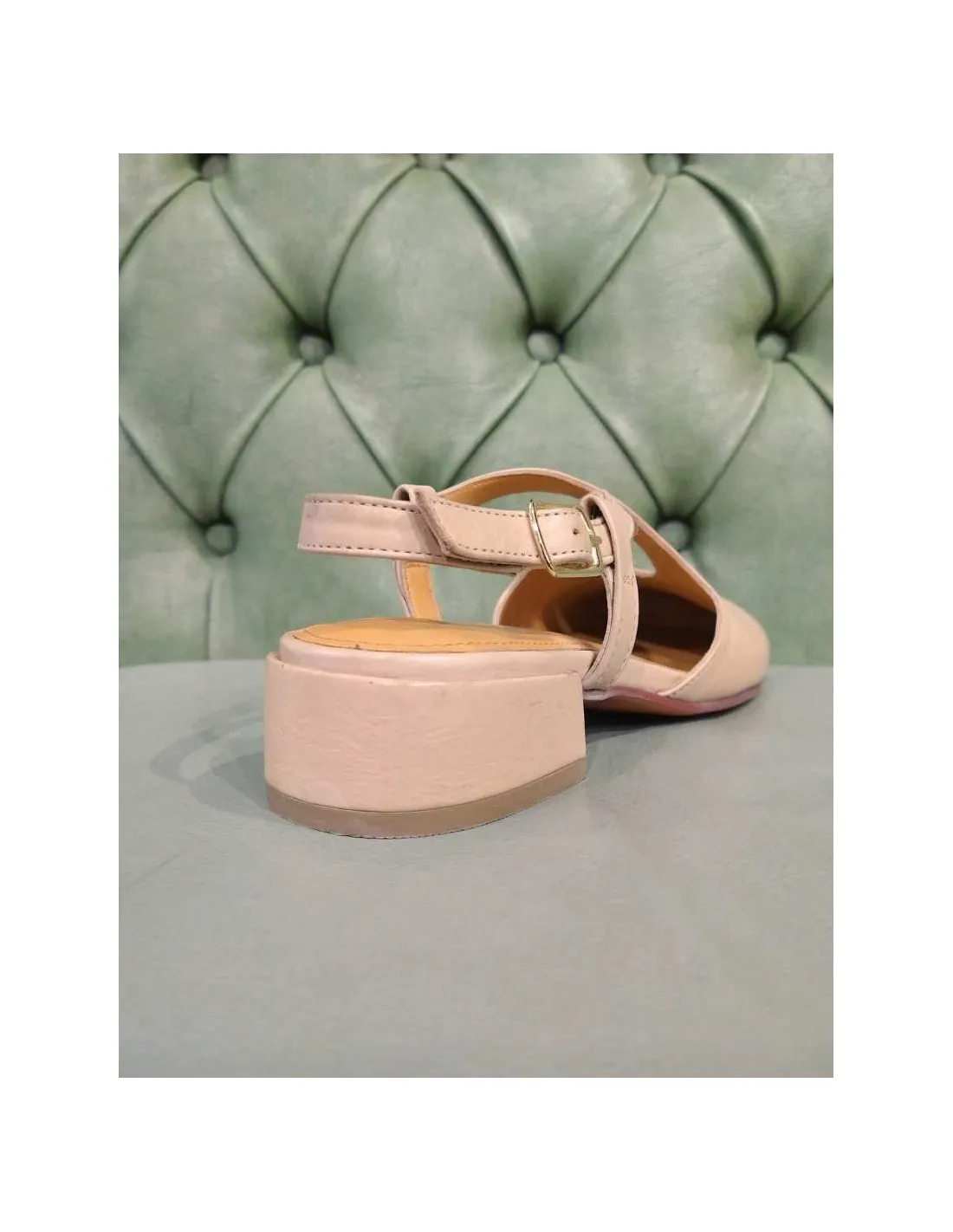 Scarpe estive chiuse davanti