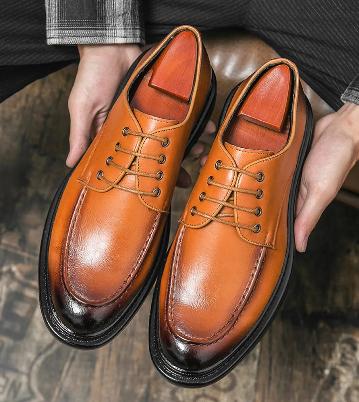 Scarpe stringate in pelle con suole spesse Nuove scarpe da uomo Scarpe eleganti in pelle Scarpe Oxford alla moda Calzature casua