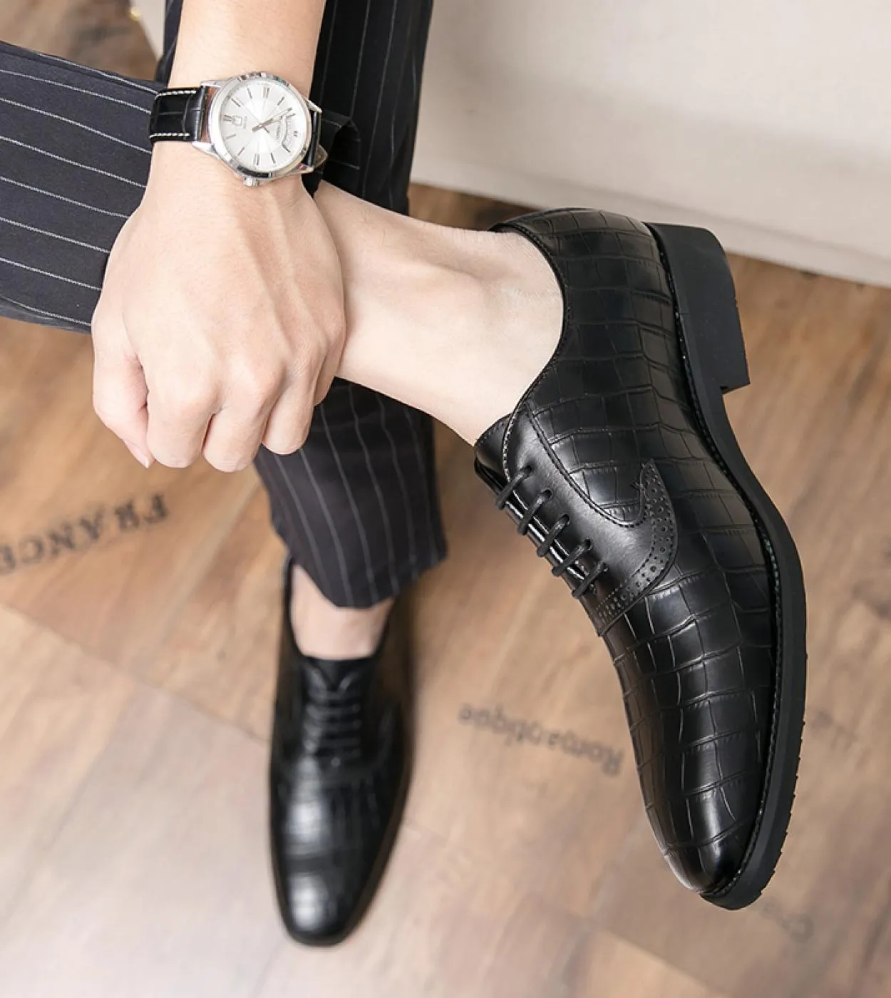 Scarpe stringate stringate da uomo di lusso primaverili Scarpe da uomo casual in pelle da lavoro formali Scarpe da sposa marroni