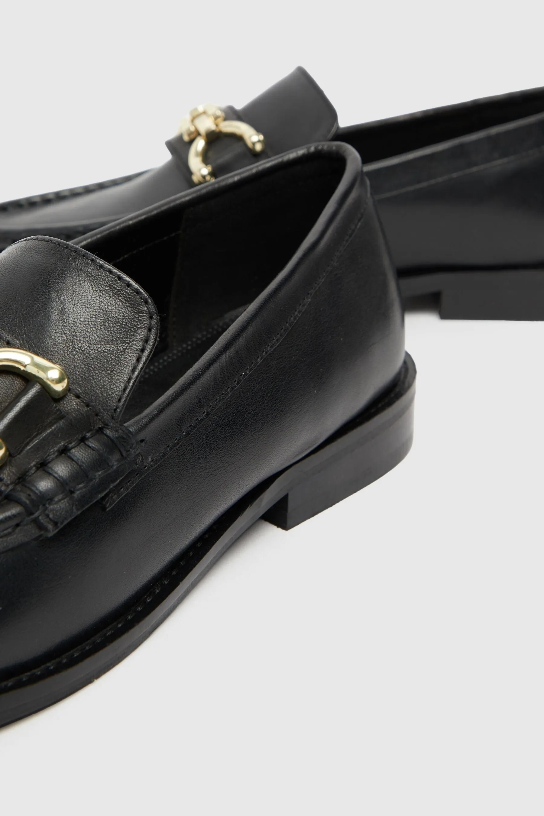 Schuh Lassie - Nero in pelle con morsetto - Mocassini