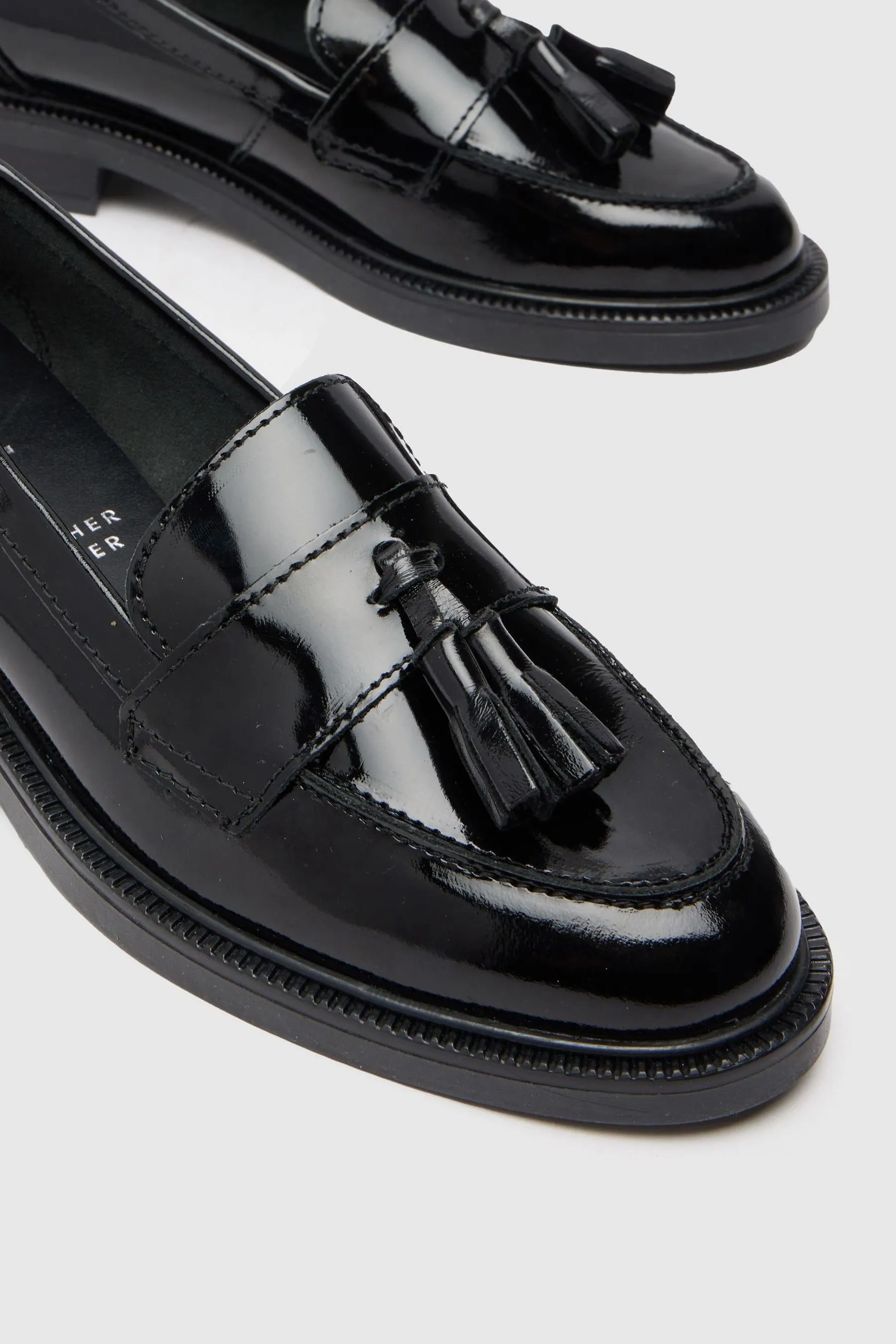 Schuh - Lina - Nero in pelle con nappine - Mocassini