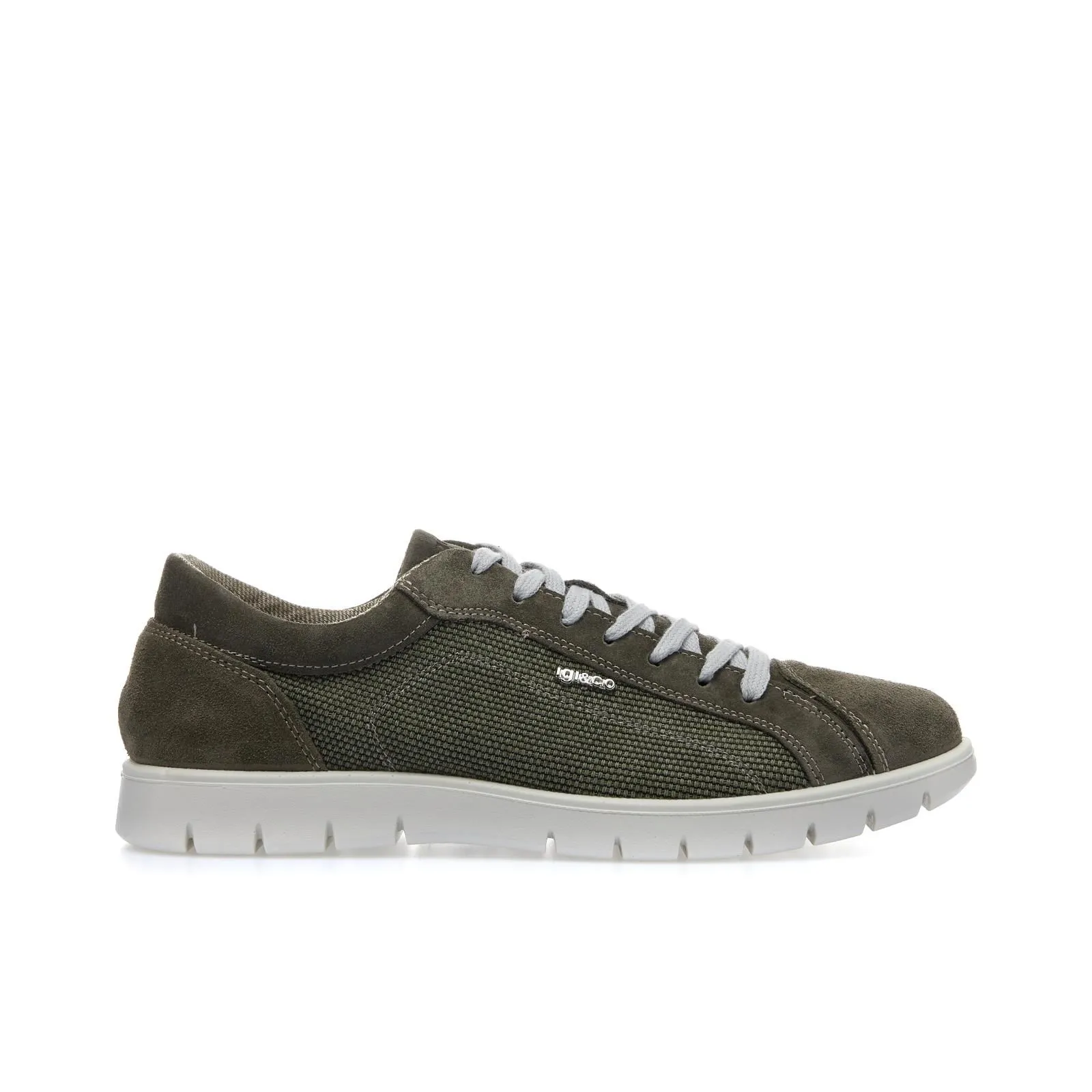Sneakers verdi con suola a contrasto