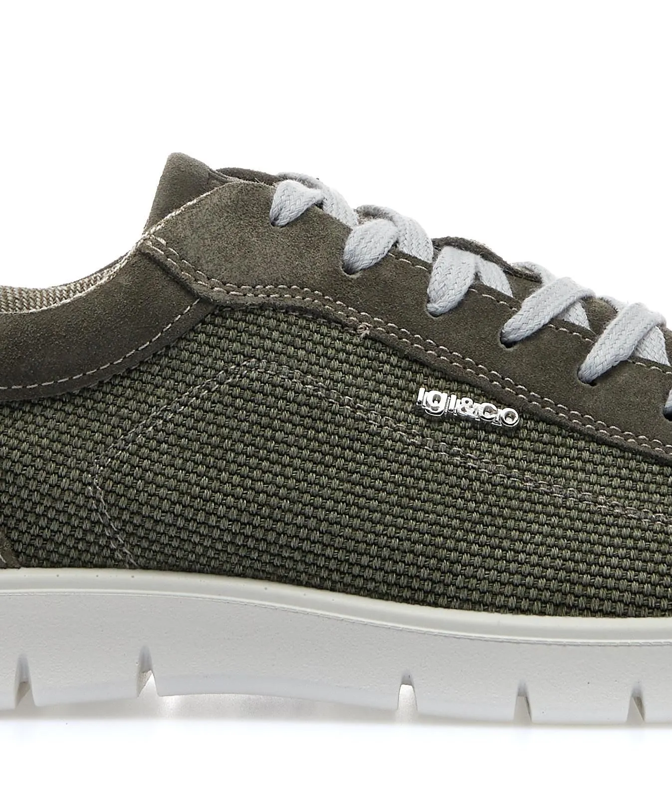 Sneakers verdi con suola a contrasto