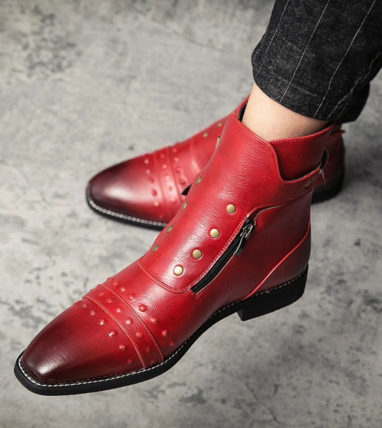 Stivaletti Chelsea con rivetti marroni invernali Stivaletti brogue fatti a mano da uomo Mocassini da uomo Street Rock Punk Style
