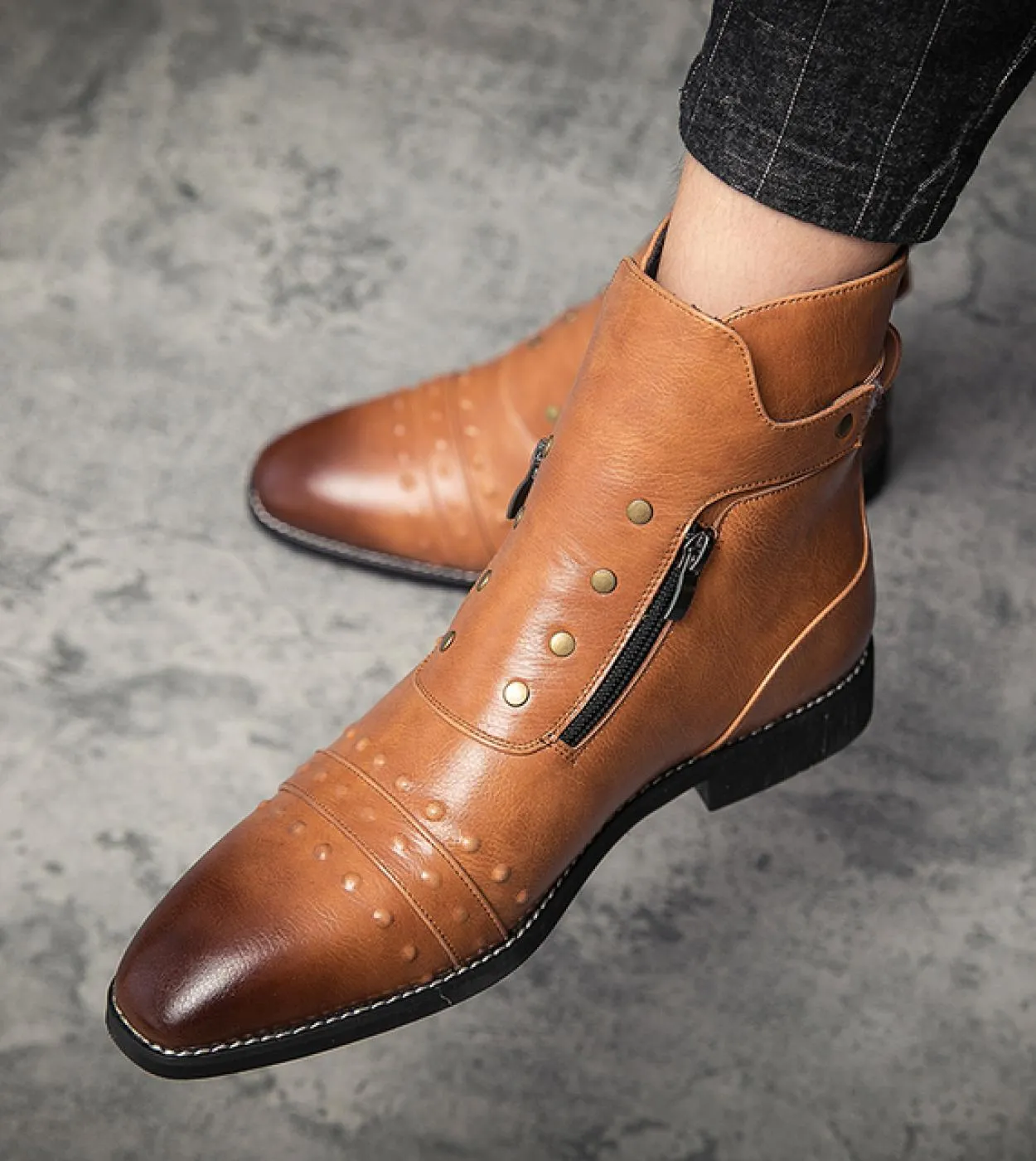Stivaletti Chelsea con rivetti marroni invernali Stivaletti brogue fatti a mano da uomo Mocassini da uomo Street Rock Punk Style