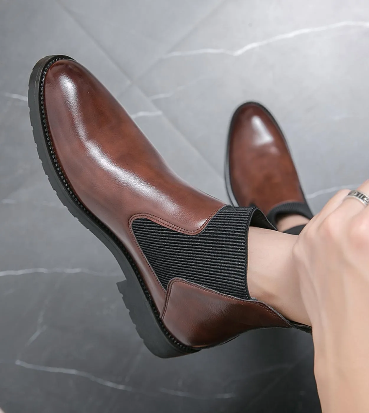 Stivaletti Chelsea in pelle moda Stivali eleganti da uomo Scarpa invernale calda formale con pelliccia e stivaletti autunnali 2
