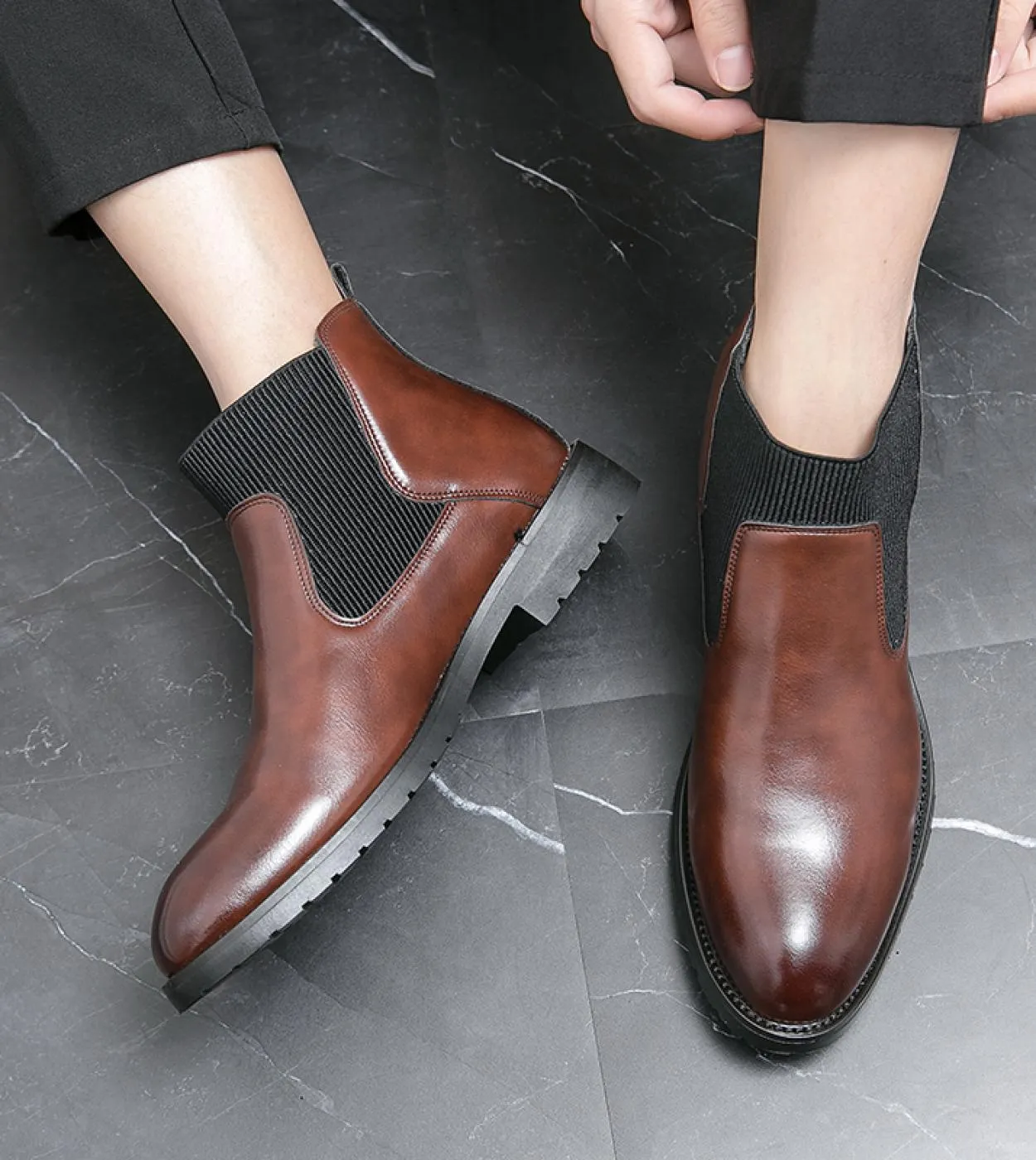 Stivaletti Chelsea in pelle moda Stivali eleganti da uomo Scarpa invernale calda formale con pelliccia e stivaletti autunnali 2