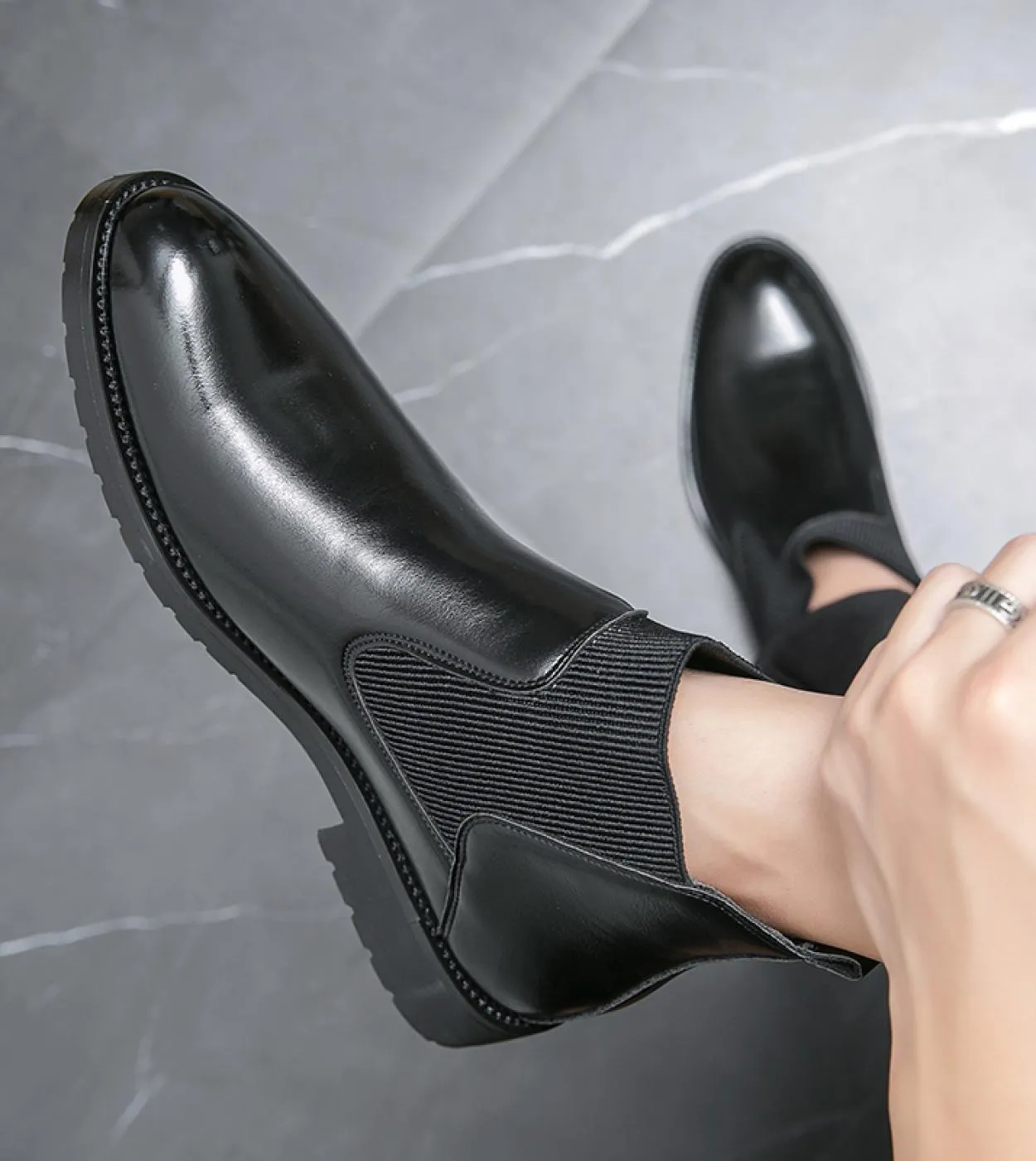 Stivaletti Chelsea in pelle moda Stivali eleganti da uomo Scarpa invernale calda formale con pelliccia e stivaletti autunnali 2