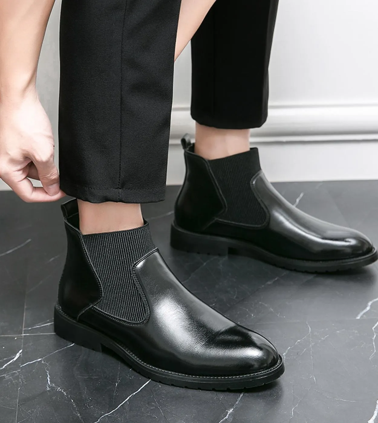 Stivaletti Chelsea in pelle moda Stivali eleganti da uomo Scarpa invernale calda formale con pelliccia e stivaletti autunnali 2