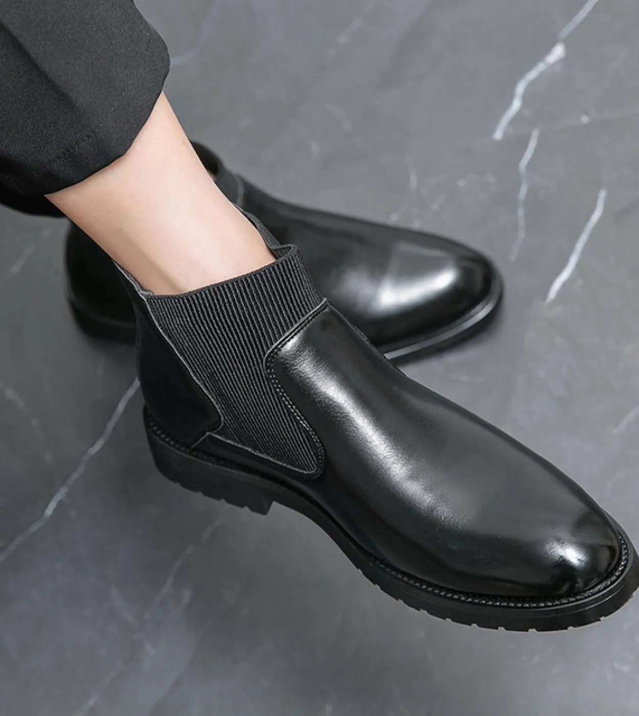Stivaletti Chelsea in pelle moda Stivali eleganti da uomo Scarpa invernale calda formale con pelliccia e stivaletti autunnali 2