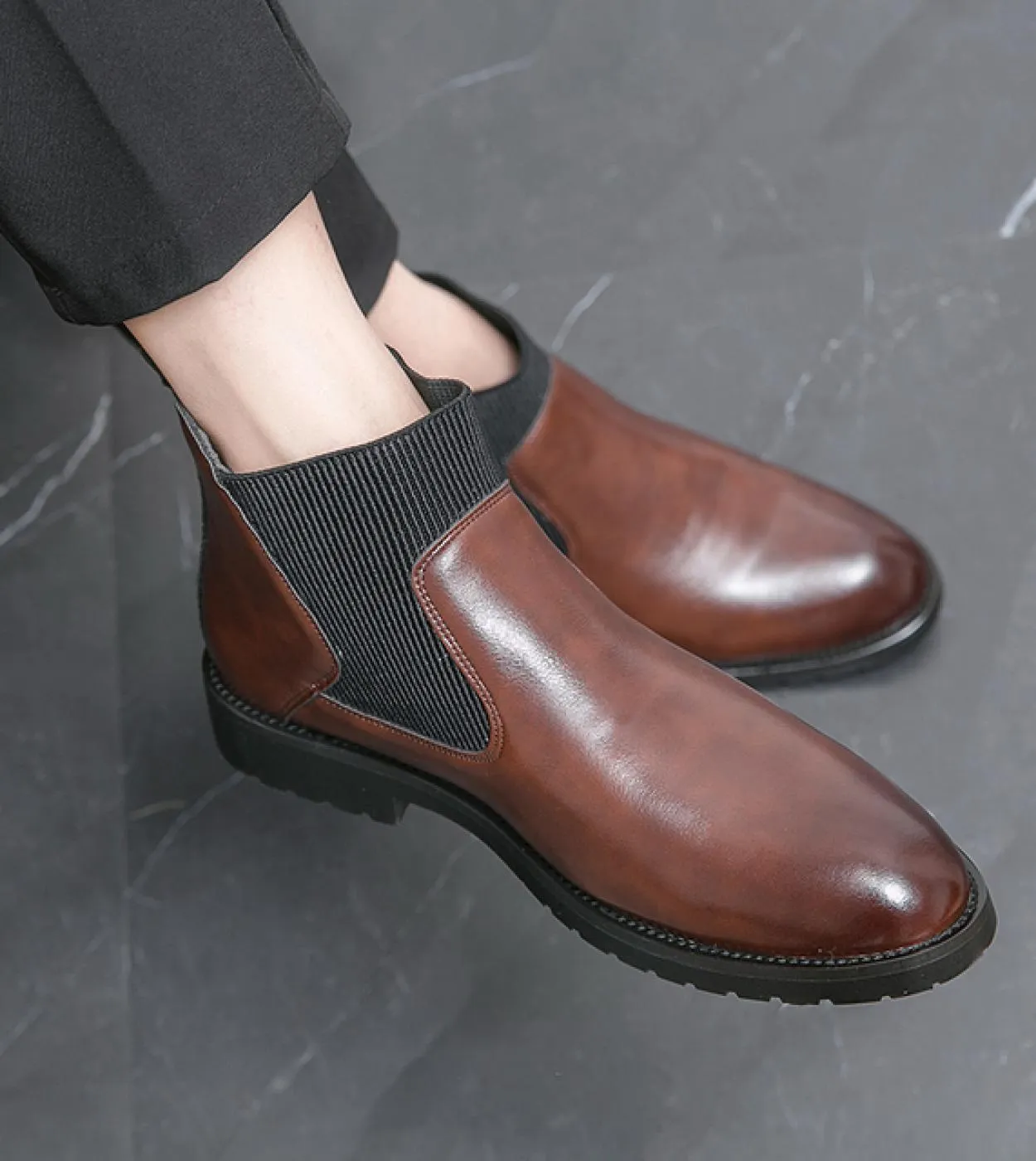 Stivaletti Chelsea in pelle moda Stivali eleganti da uomo Scarpa invernale calda formale con pelliccia e stivaletti autunnali 2