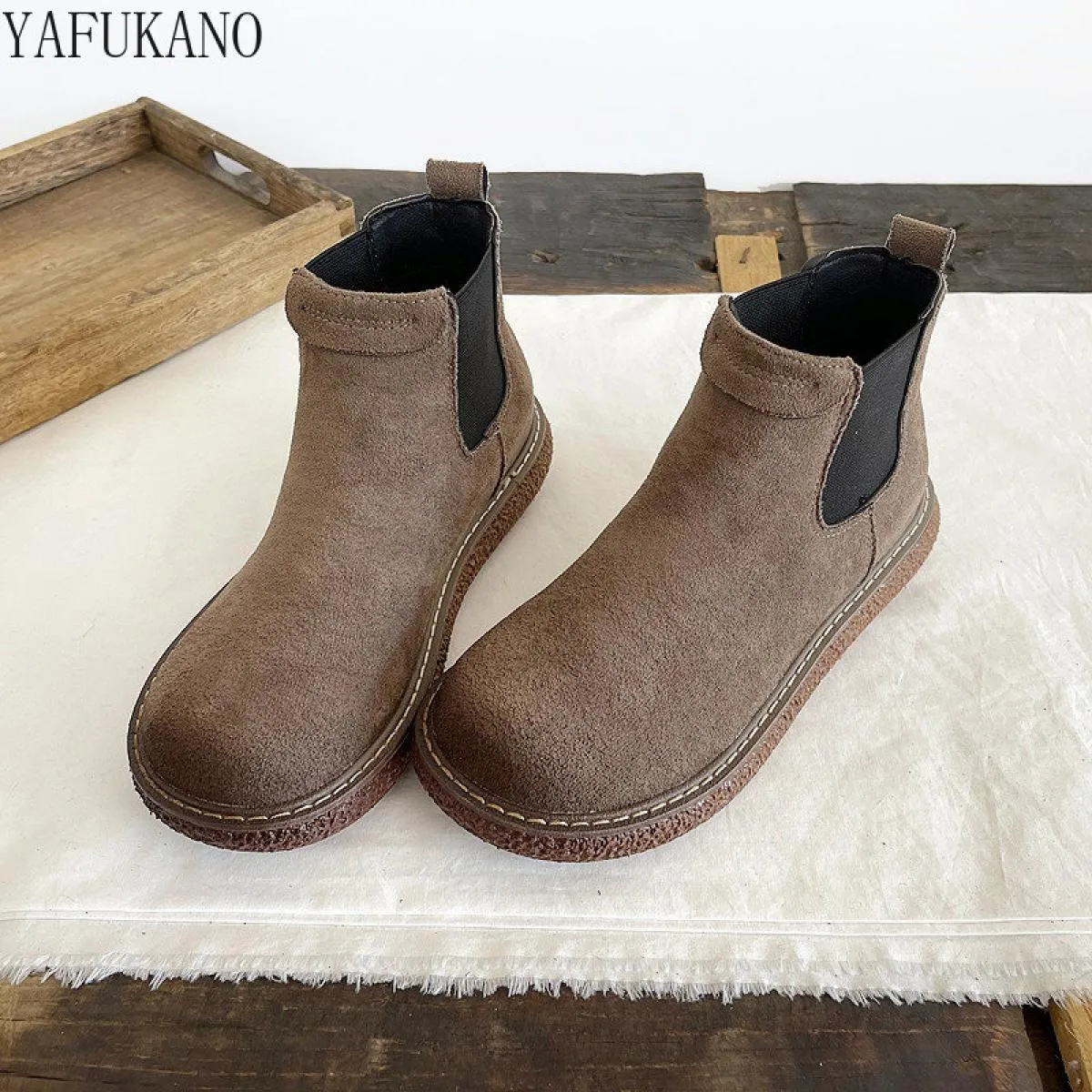 Stivaletti Chelsea in pelle scamosciata calda con pelliccia invernale Mori Girl Stivaletti corti con plateau e testa grande lett