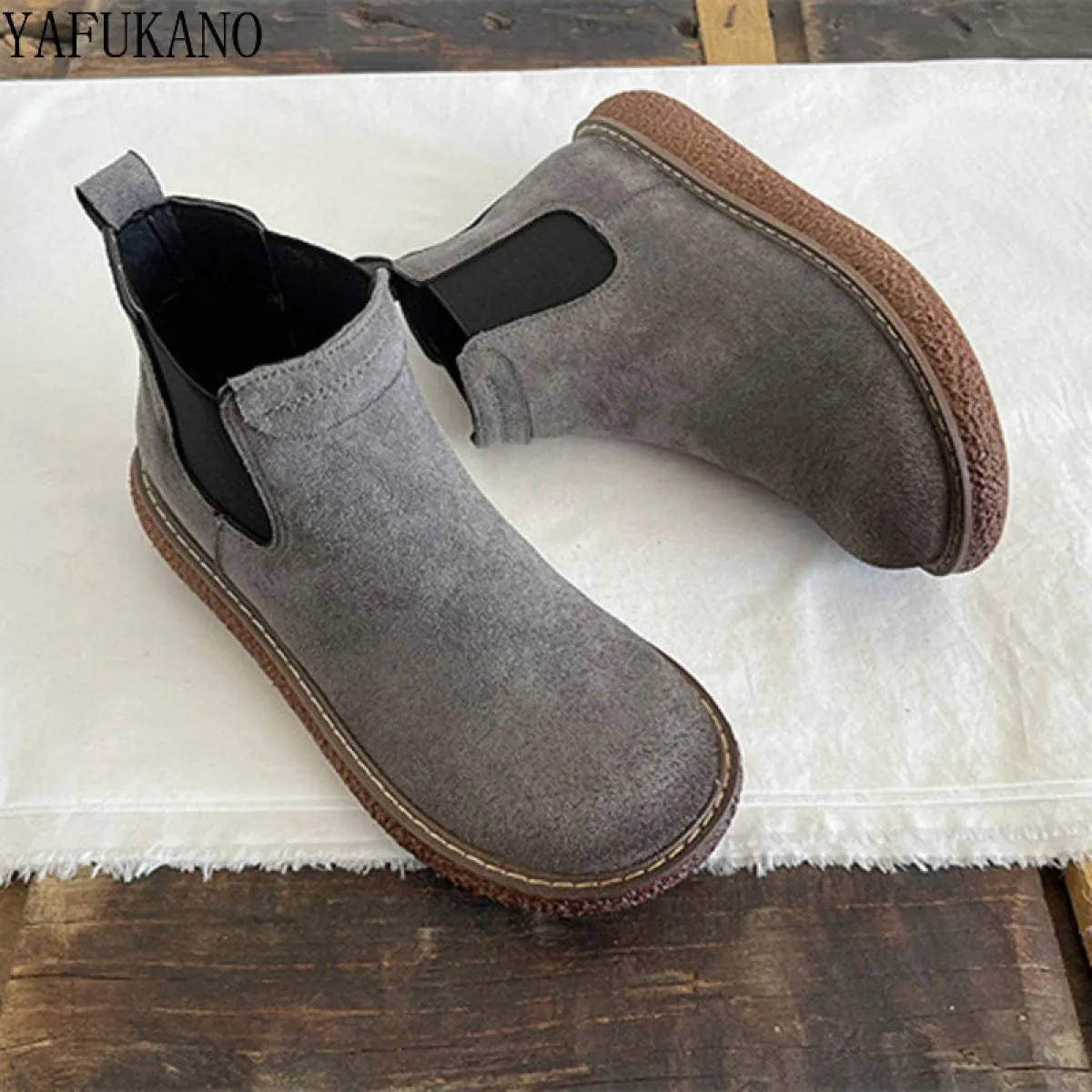 Stivaletti Chelsea in pelle scamosciata calda con pelliccia invernale Mori Girl Stivaletti corti con plateau e testa grande lett