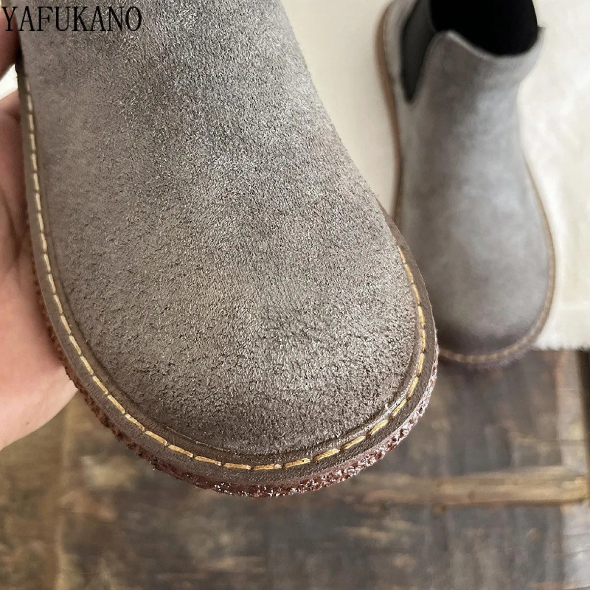 Stivaletti Chelsea in pelle scamosciata calda con pelliccia invernale Mori Girl Stivaletti corti con plateau e testa grande lett