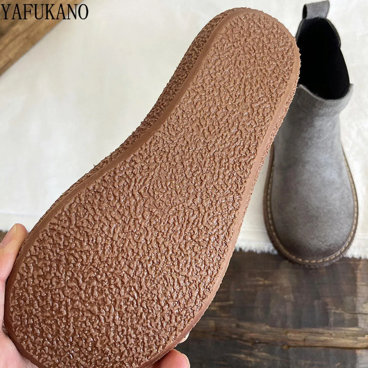 Stivaletti Chelsea in pelle scamosciata calda con pelliccia invernale Mori Girl Stivaletti corti con plateau e testa grande lett