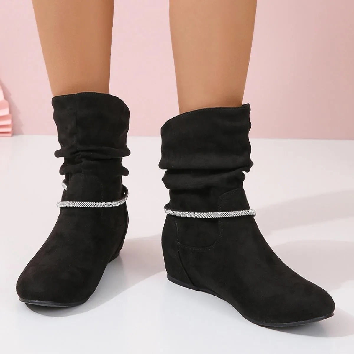Stivaletti da donna nuovi in ​​pelle scamosciata Scarpe basse 2023 Stivaletti Chelsea a pieghe firmati invernali Scarpe casual M