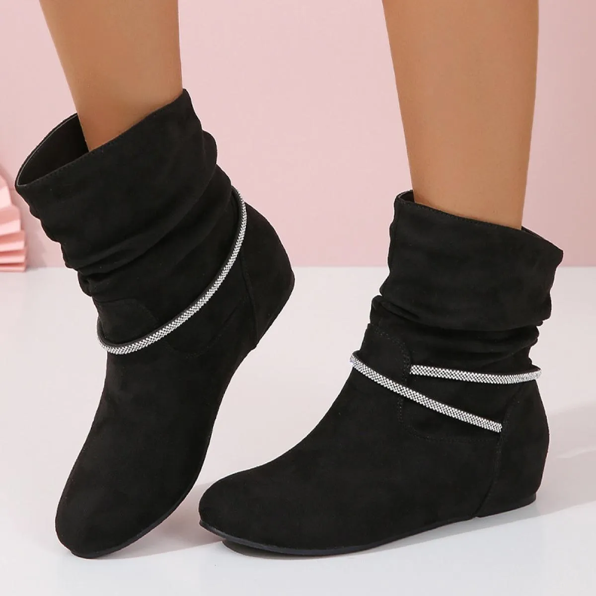 Stivaletti da donna nuovi in ​​pelle scamosciata Scarpe basse 2023 Stivaletti Chelsea a pieghe firmati invernali Scarpe casual M