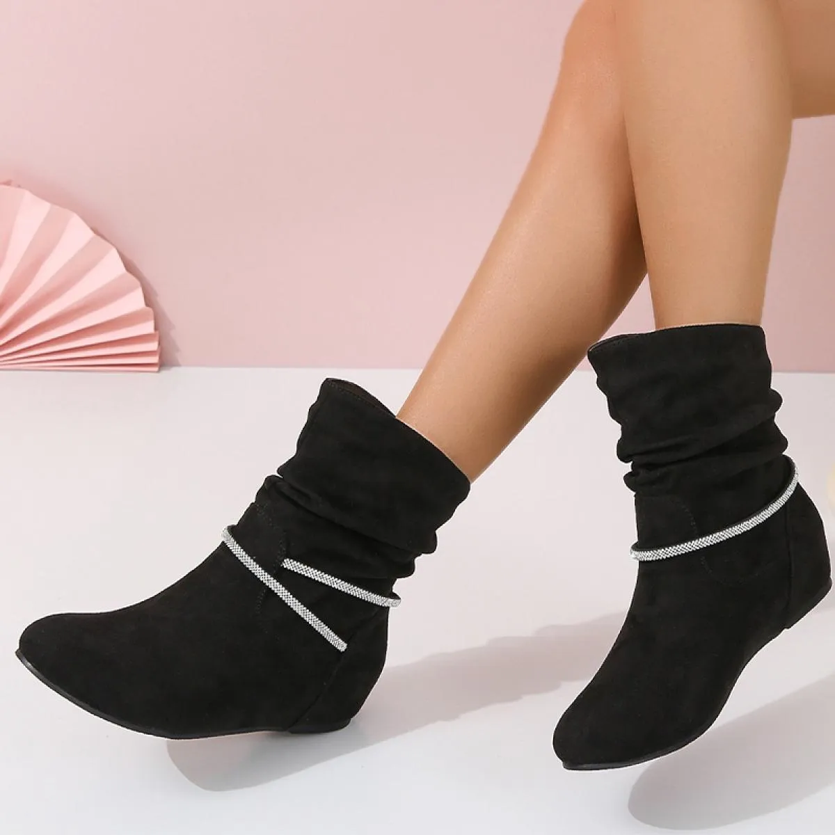 Stivaletti da donna nuovi in ​​pelle scamosciata Scarpe basse 2023 Stivaletti Chelsea a pieghe firmati invernali Scarpe casual M