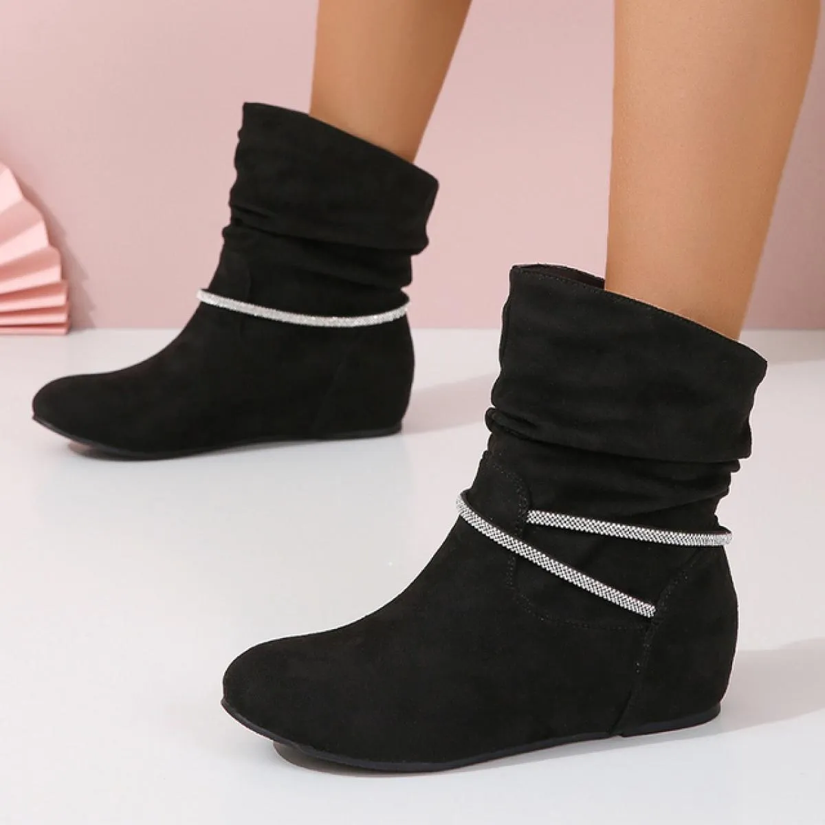 Stivaletti da donna nuovi in ​​pelle scamosciata Scarpe basse 2023 Stivaletti Chelsea a pieghe firmati invernali Scarpe casual M