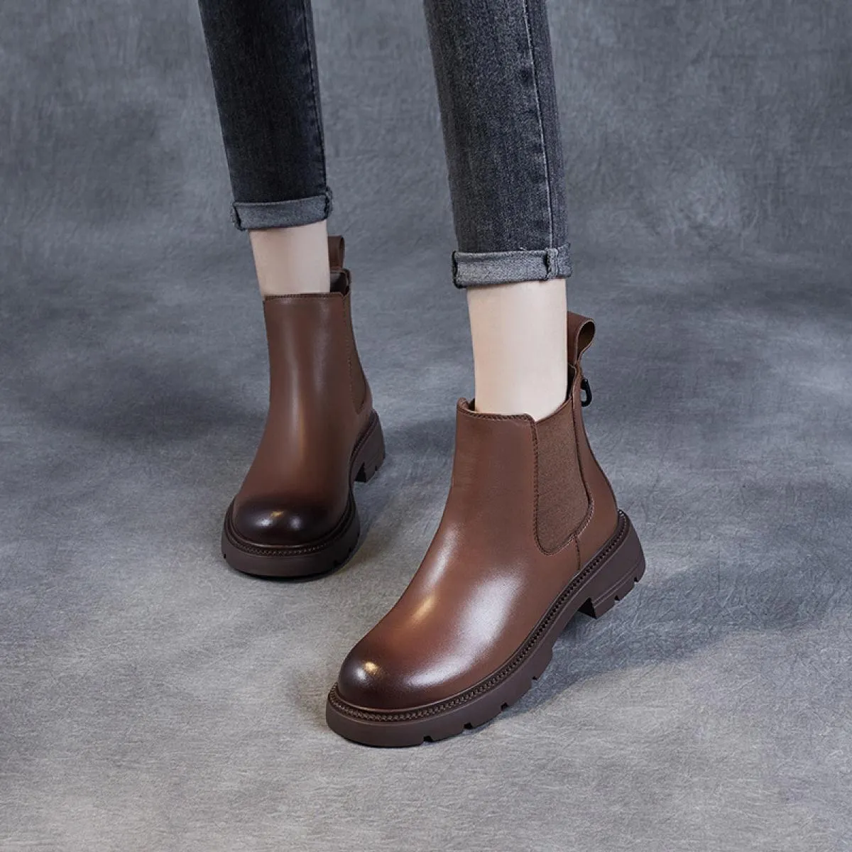 Stivaletti stile britannico con punta tonda Scarpe femminili in pelle di montone Autunno Inverno Nuovi stivaletti Chelsea Tacco