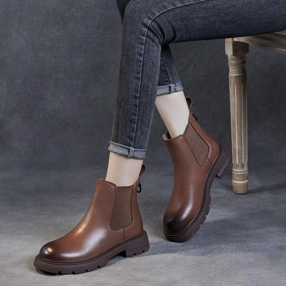 Stivaletti stile britannico con punta tonda Scarpe femminili in pelle di montone Autunno Inverno Nuovi stivaletti Chelsea Tacco