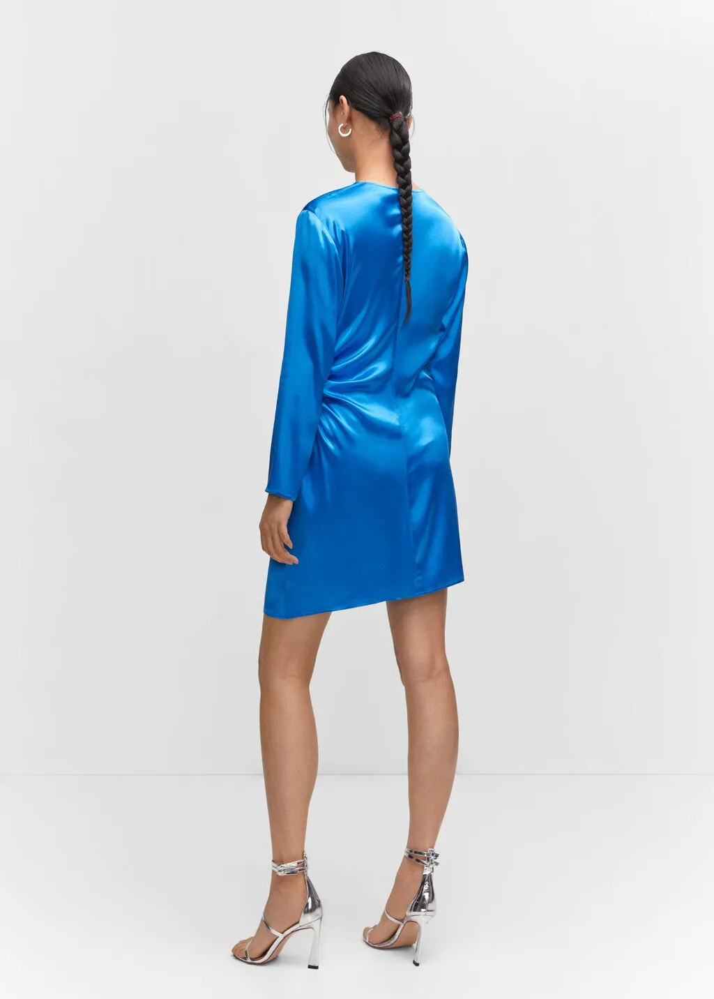 Vestito satinato spacco