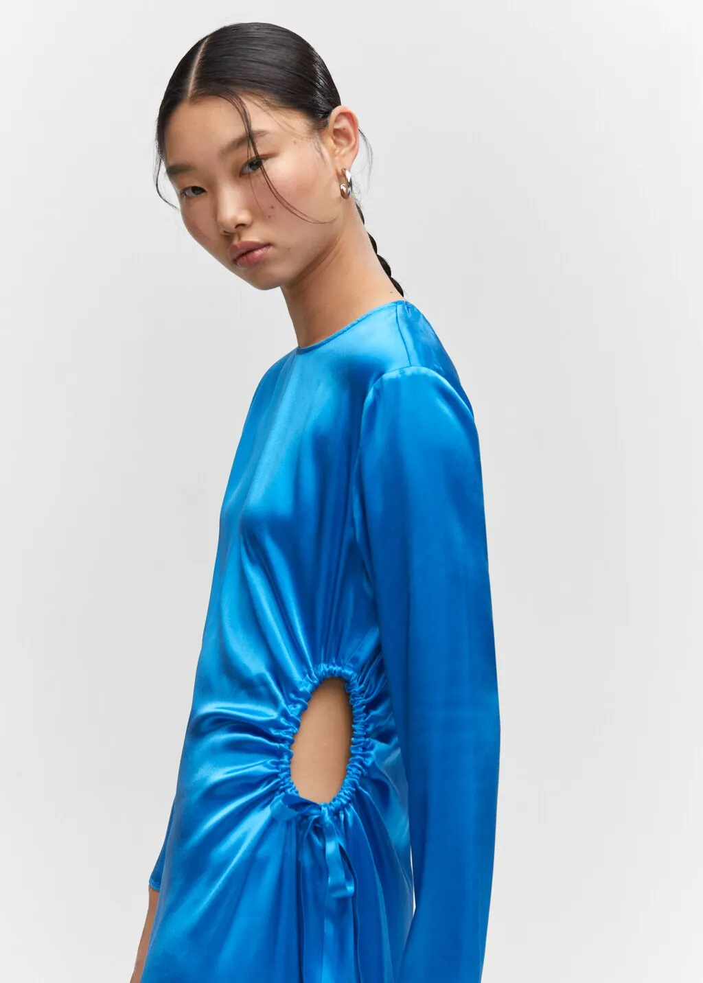 Vestito satinato spacco