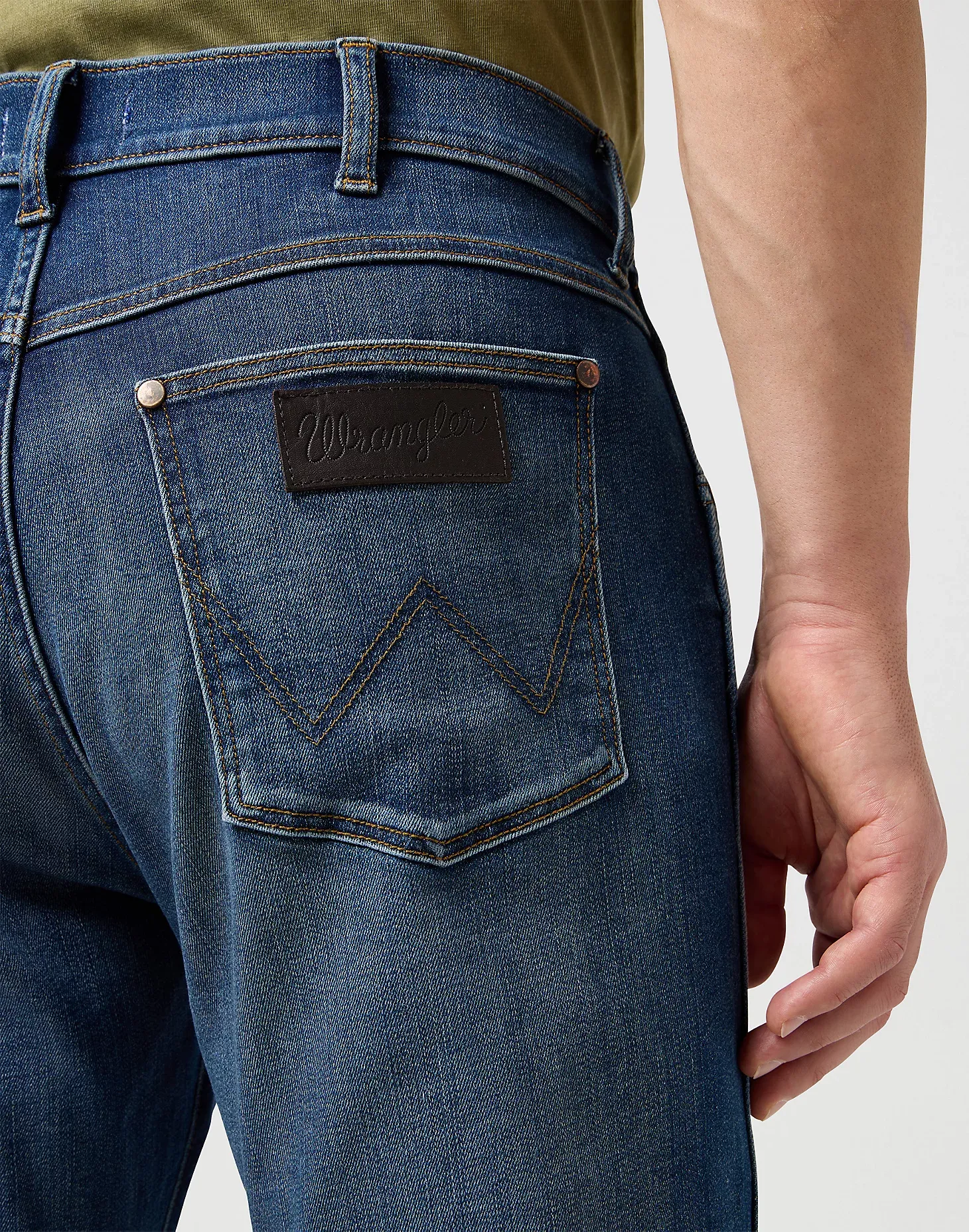 WRANGLER Jeans cinque tasche uomo Slim LARSTON 812 SLIM TAPPARED HARE